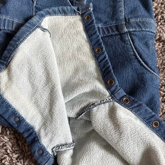 Girls Infant Carhartt Long-Sleeve Snap Leg Denim Coverall Ruffle Size 6 months - Picture 6 of 7